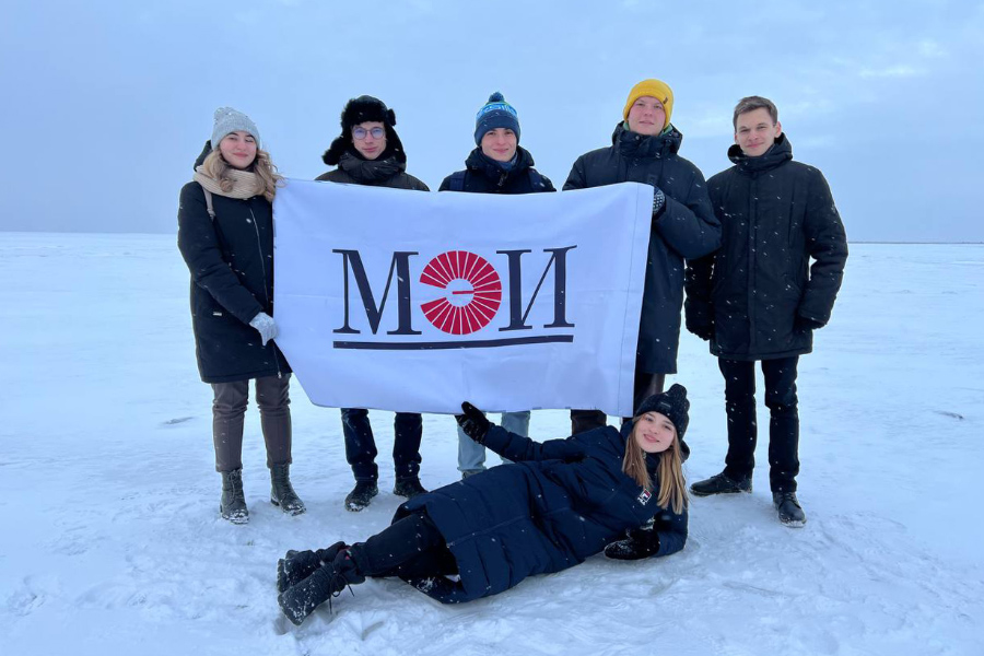 2022 - ЦК МЭИ на льду Белого моря в рамках конференции _На одной волне со студентами_ Арктика_.jpg