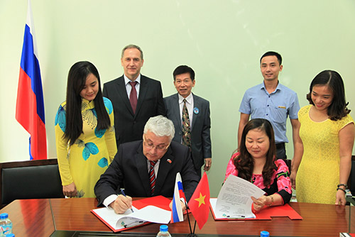 MPEI delegation visits Vietnam